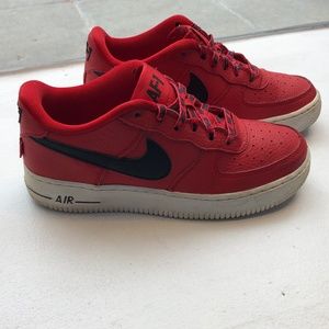 Nike Air Force 1 One LV8 GS NBA University Red Black
